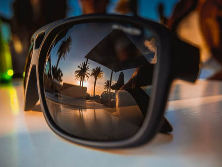 Top 10 Facts about Polarized Sunglasses That will surprise you - OPTX RI